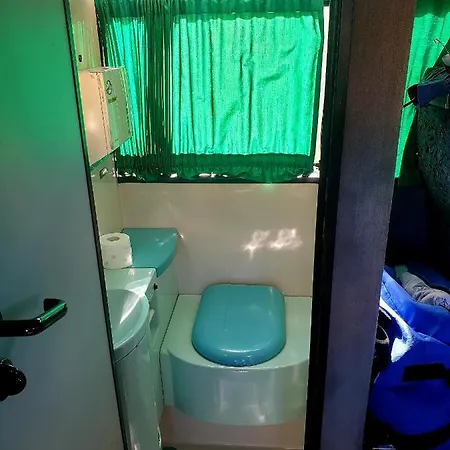 אתר קמפינג Autokar Kamper 2 Pietrowy, Kuchnia, Wc, Kapsuly Sypialne יאסטארניה