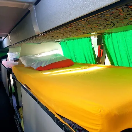 Autokar Kamper 2 Pietrowy, Kuchnia, Wc, Kapsuly Sypialne אתר קמפינג יאסטארניה